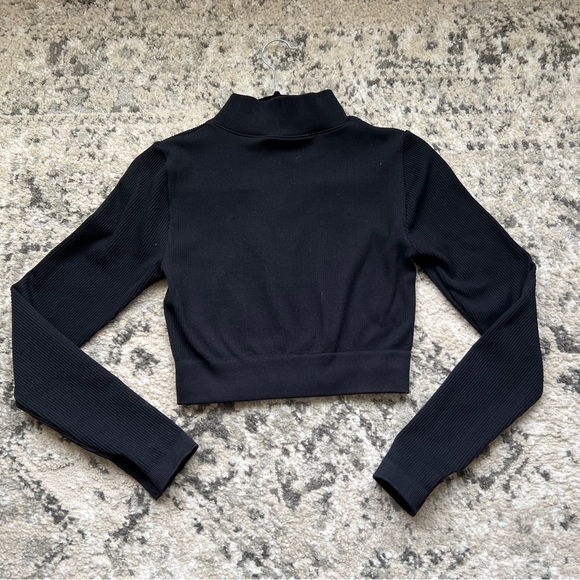 🔥Black Ribbed Zip-Up Crop Top - Picture 11 of 12